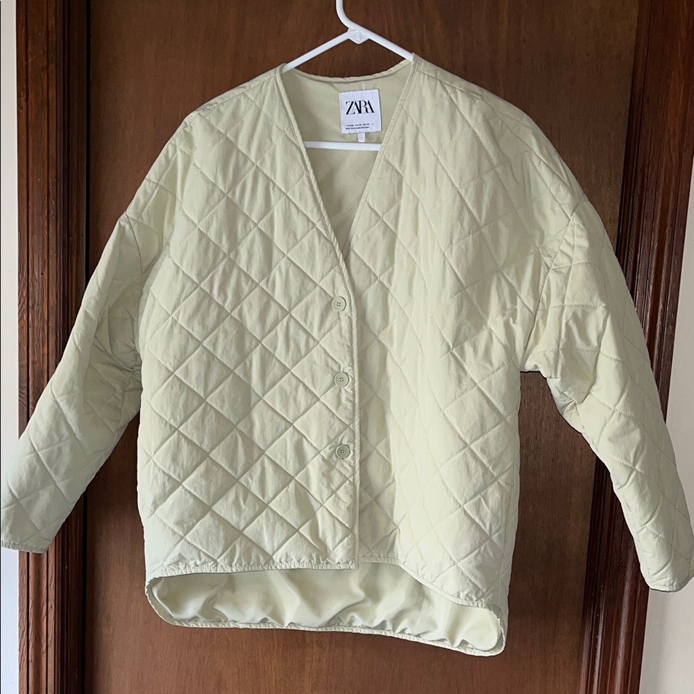 Zara Puffer Jacket size xs but fit size small or medium